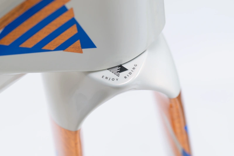 Arow Race - White/Gold